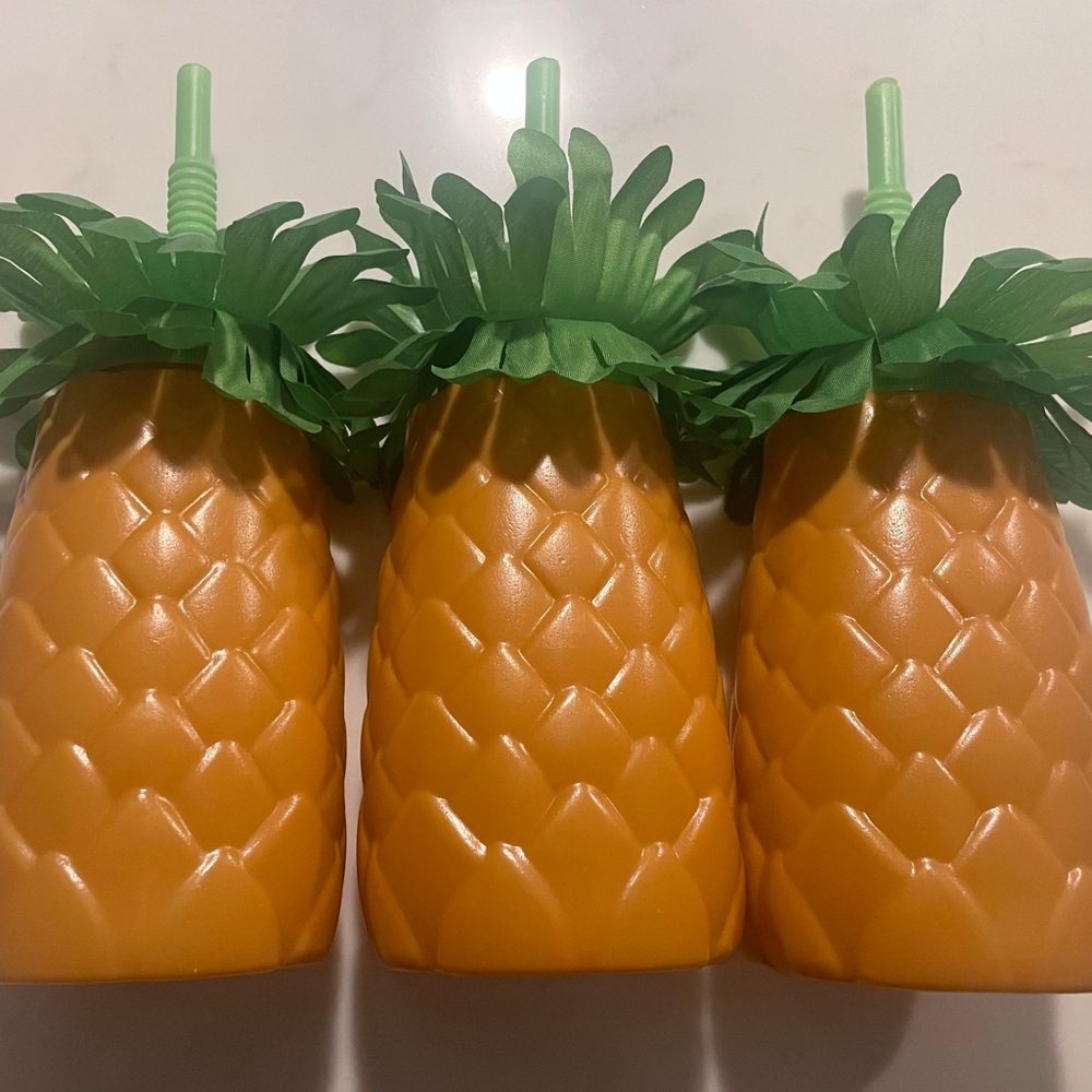 3 Pineapple Shaped Reusable Party Cups with Straws - NWT